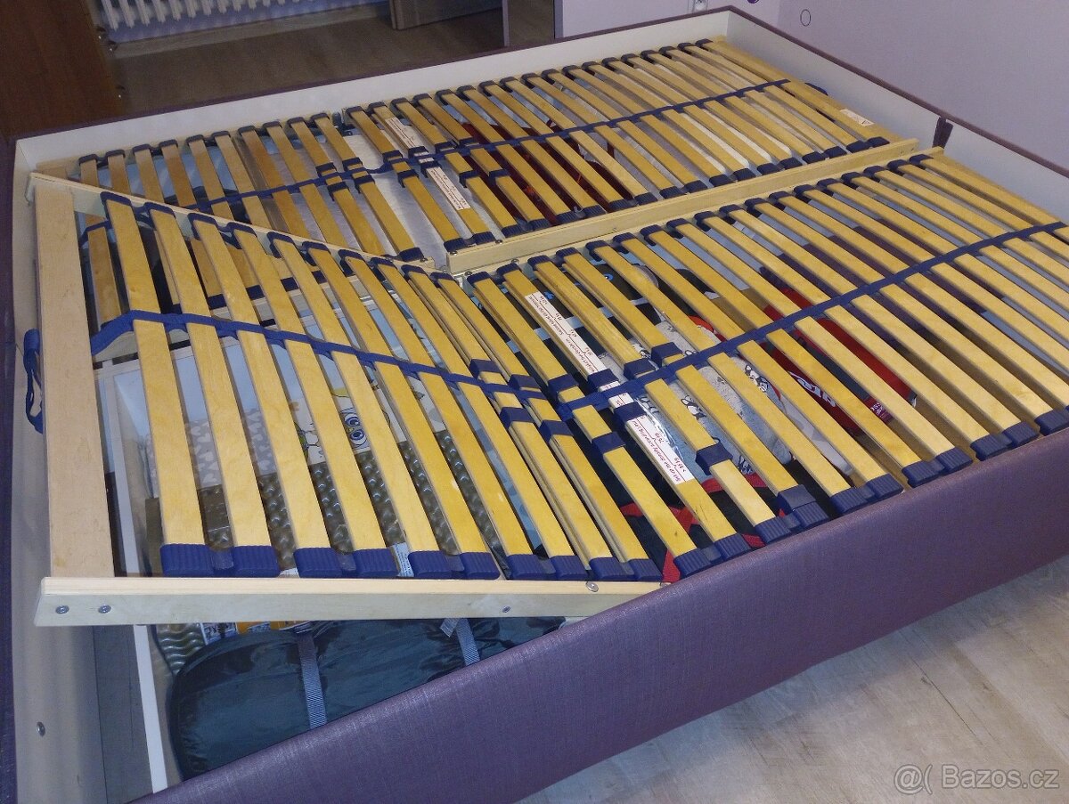 Manželská postel + noční stolky a komoda - 4