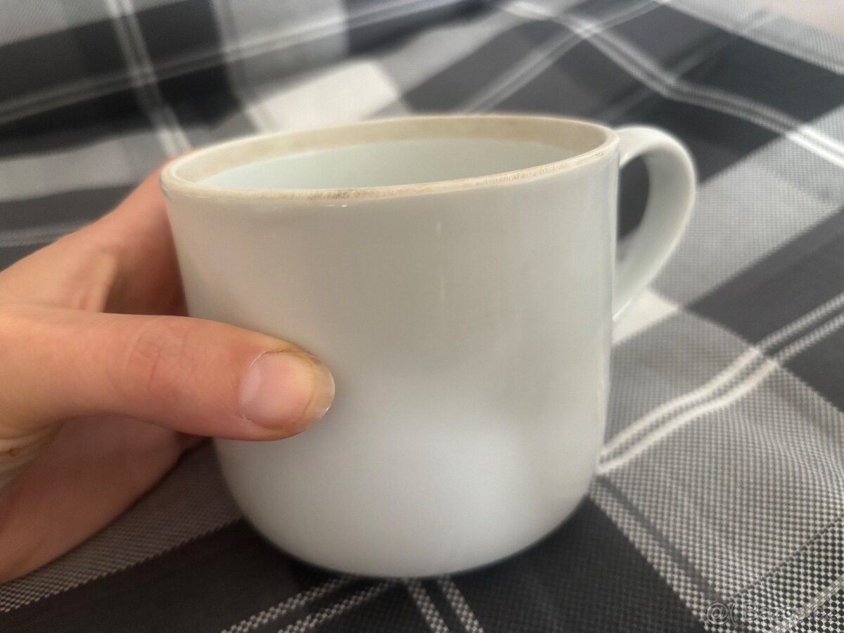 Různé hrnky nabídnete cenu - 4