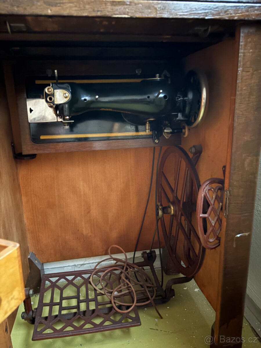 Starožitný šicí stroj Minerva - 4