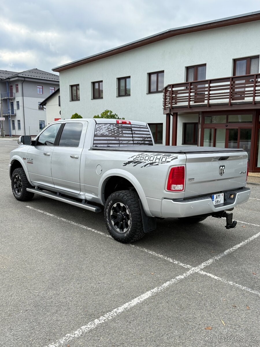 DODGE RAM 2500 HEAVY DUTY—6.4 V8 HEMI—2016–Laramie—VZDUCH—