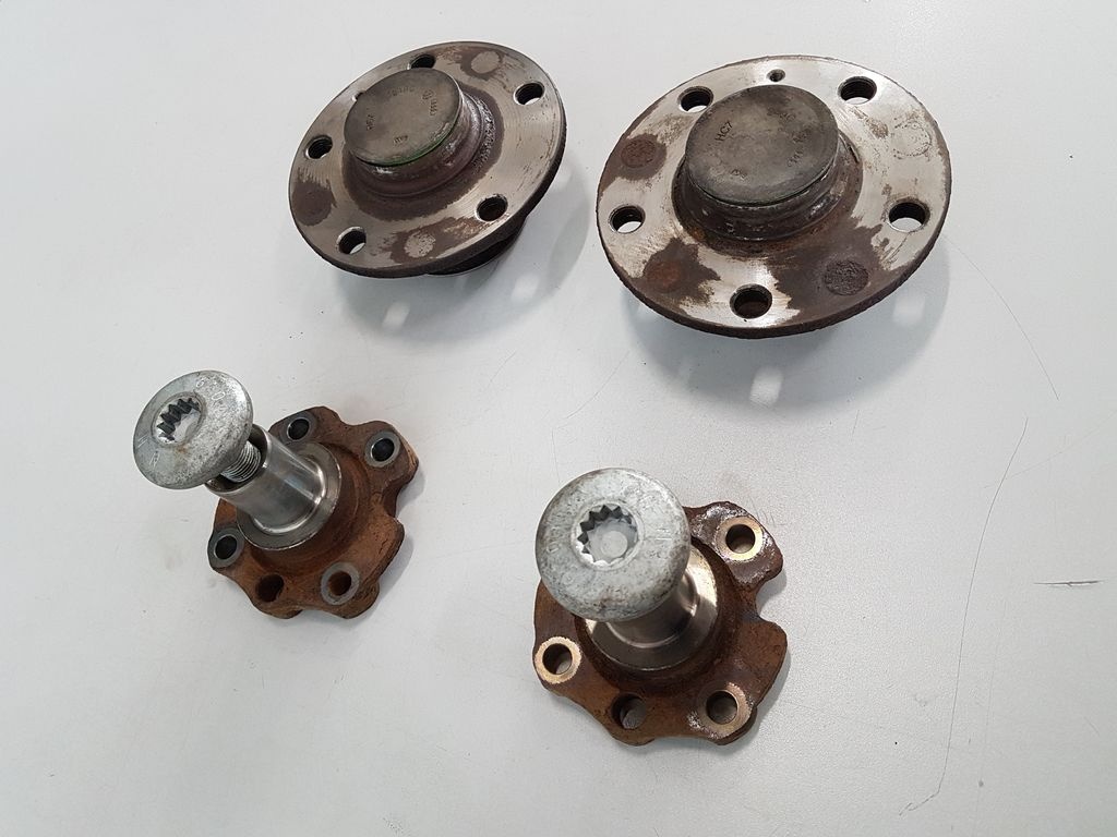 Náboj, ložisko, trn zadní nápravy Škoda Octavia III - 4