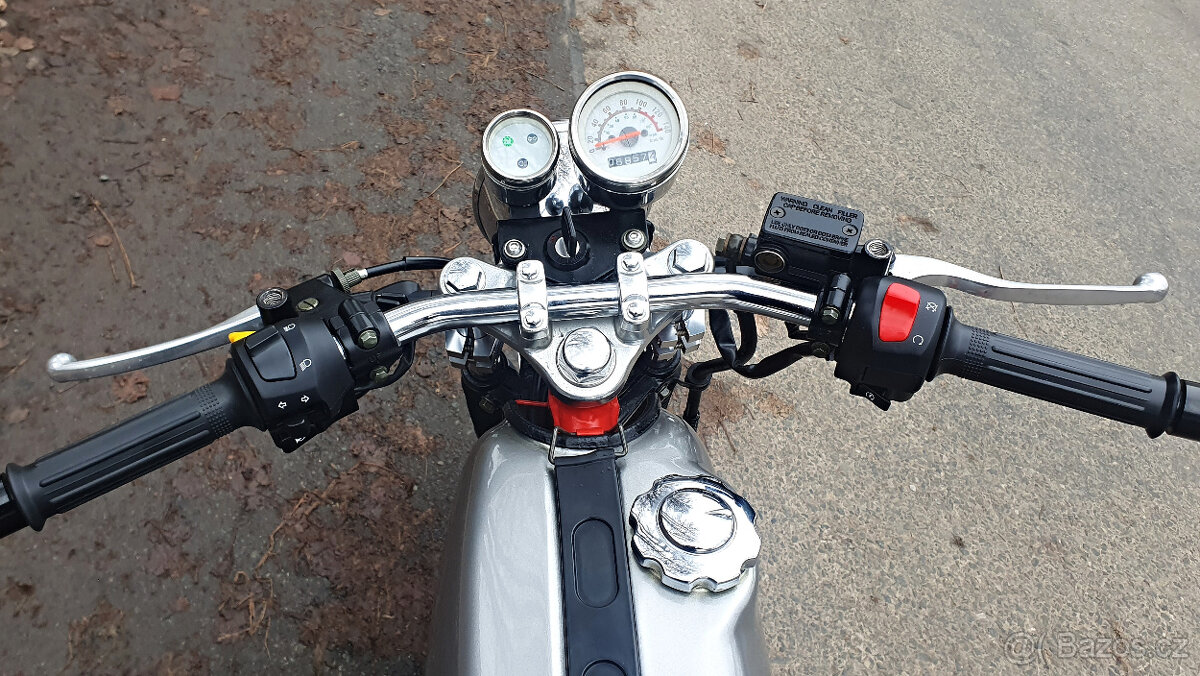 SkyTeam ACE 125 kopie Honda Dream Cafe Racer - 4