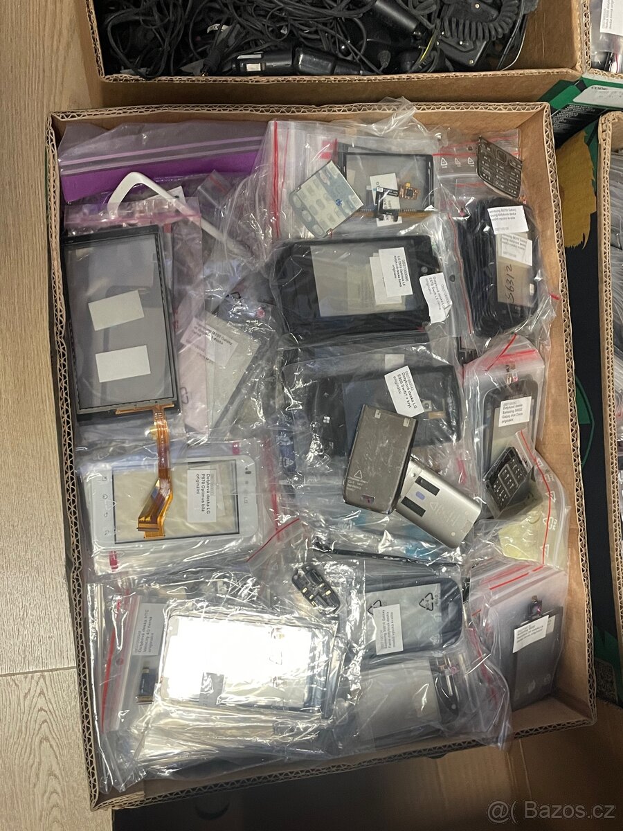 Krabice mobilnich telefonu dilu - 4