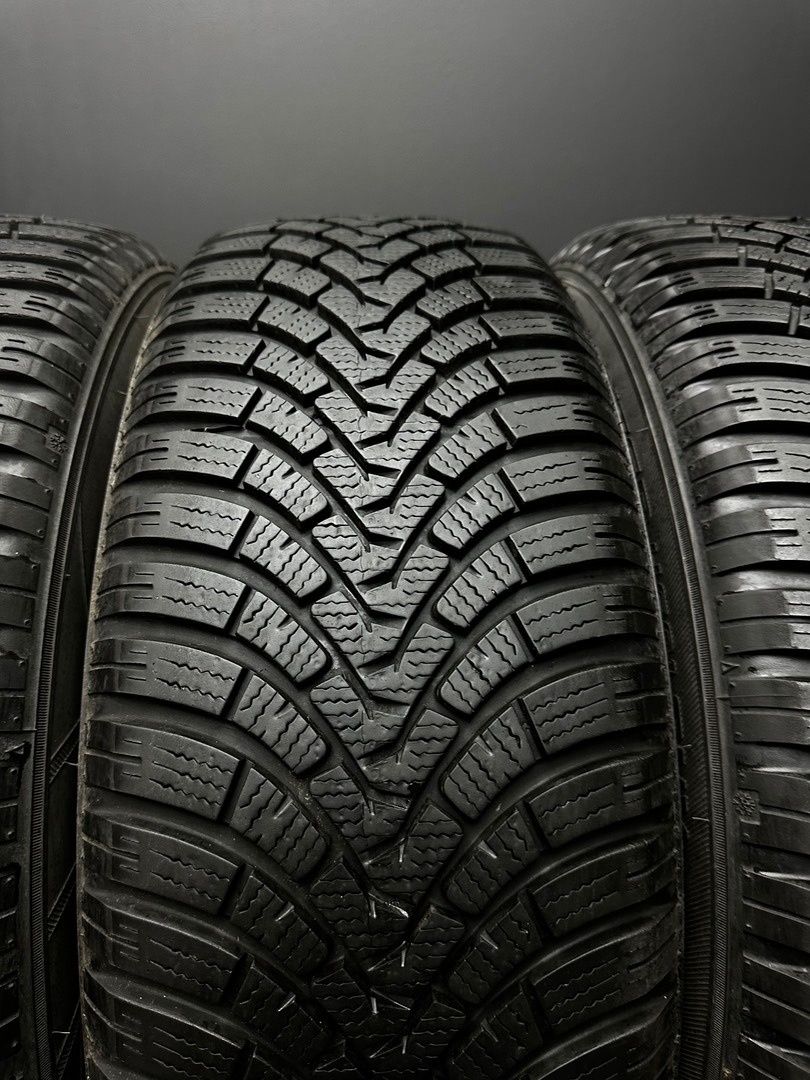 Sada pneu Falken 215/60/17 - 4