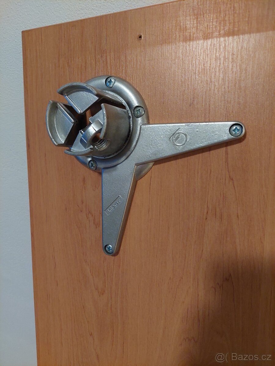 Kancelářský stůl - 4