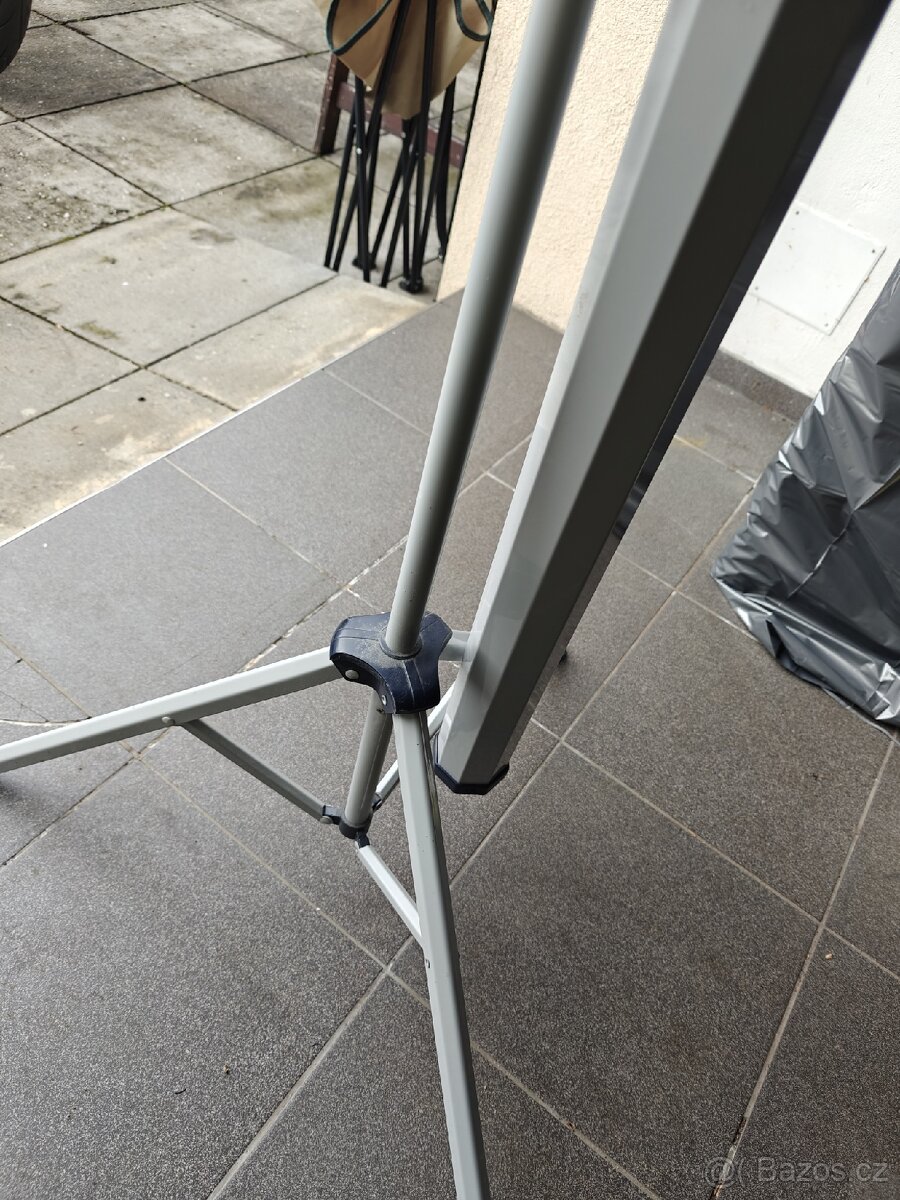 PLÁTNO NA PROJEKTOR SE STOJANEM - 4