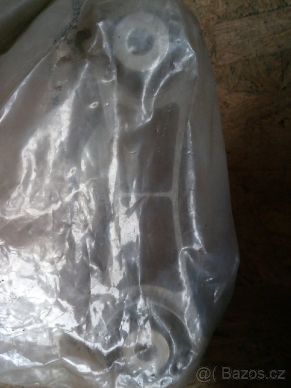 zavěšení motoru Renault Laguna - 4