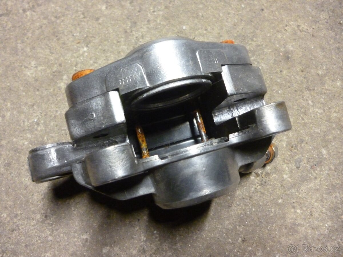 Suzuki GS 1100 G. Zadní brzdový třmen. od 1982 - 4