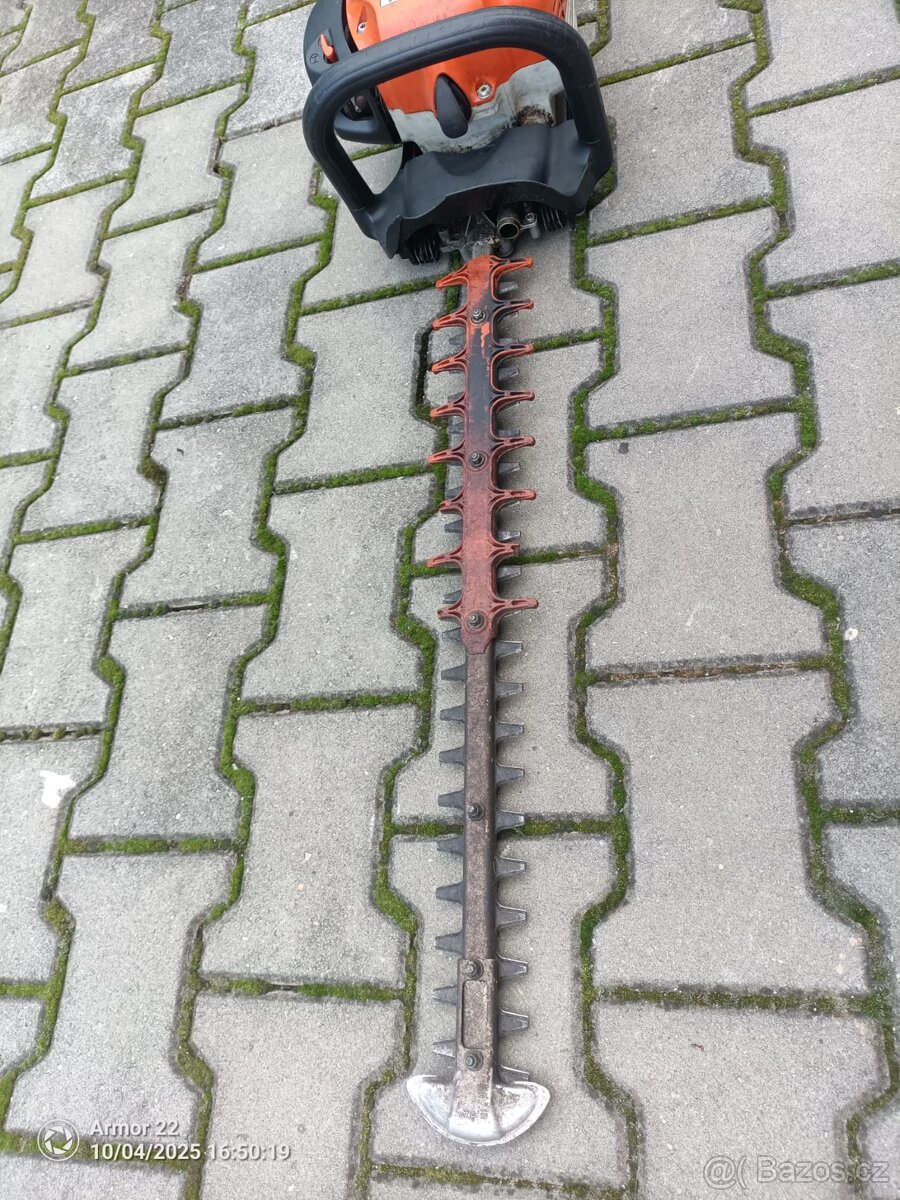 Prodám zahradní benzínové nůžky STIHL HS 82 T - 4
