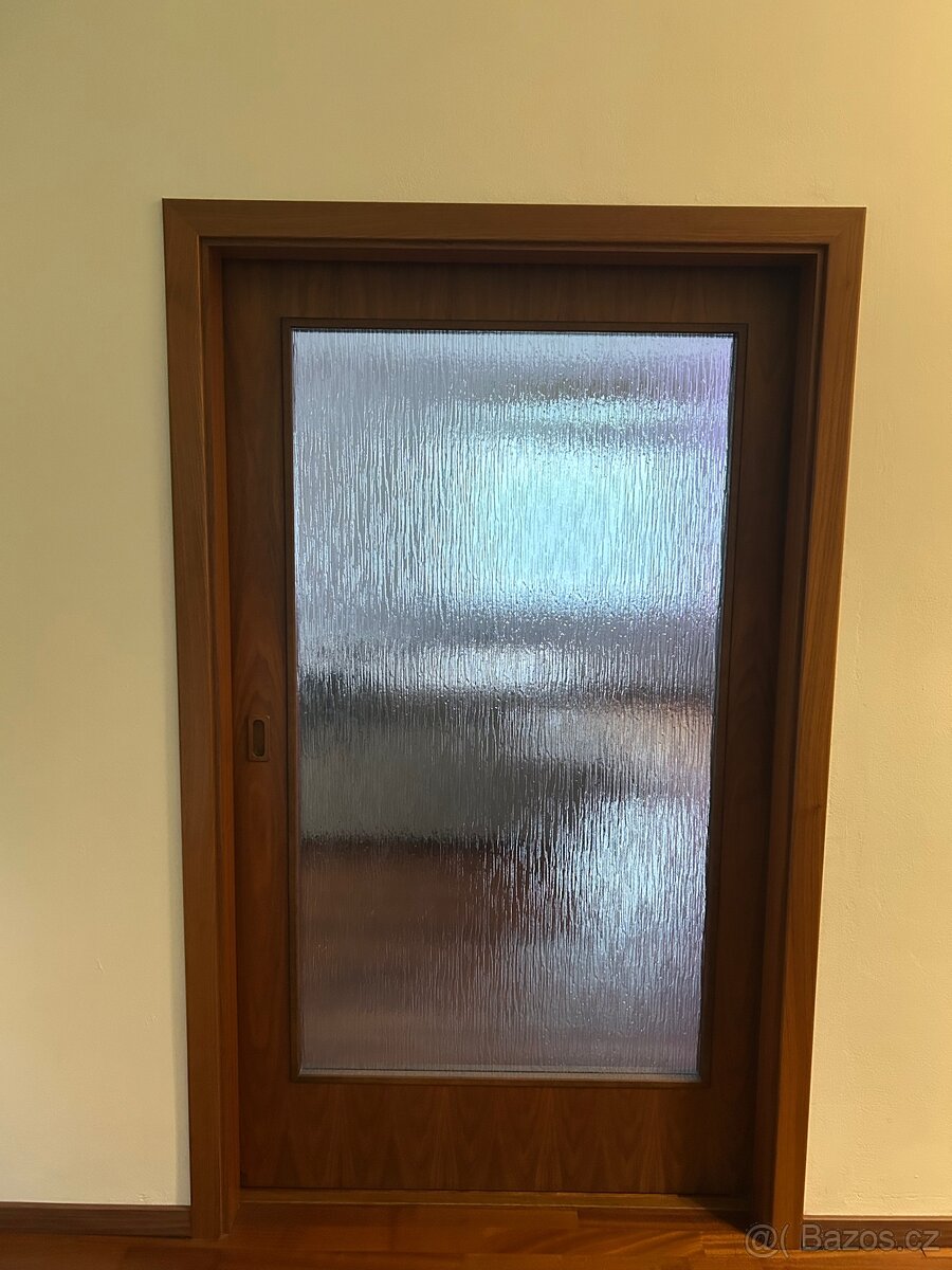 Dřevěné posuvné dveře se zárubněmi - 4