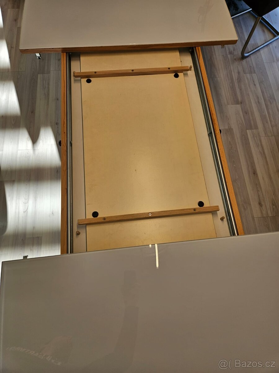 Set rozkládací stůl a 8 ks židlí - 4