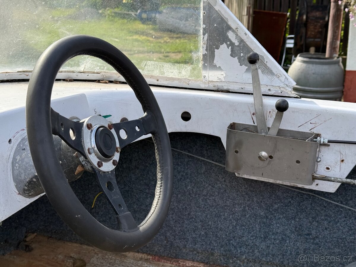 Loďka 5hp motorový člun - 4