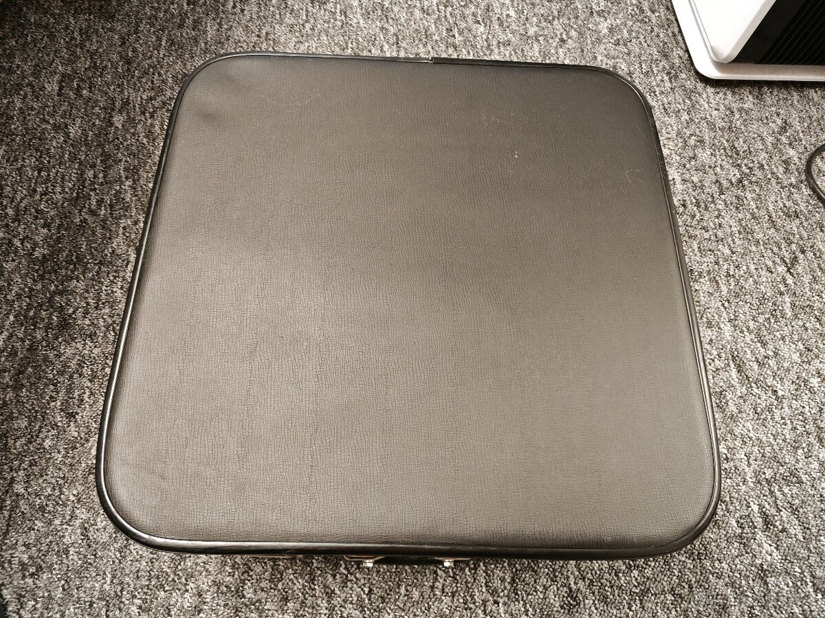 Kufříkový psací stroj Consul. - 4