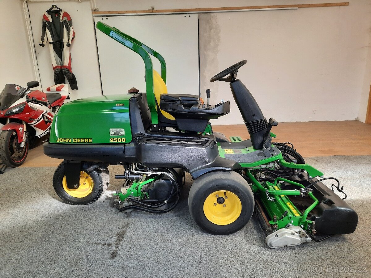 Vřetenová sekačka John Deere 2500A - 4