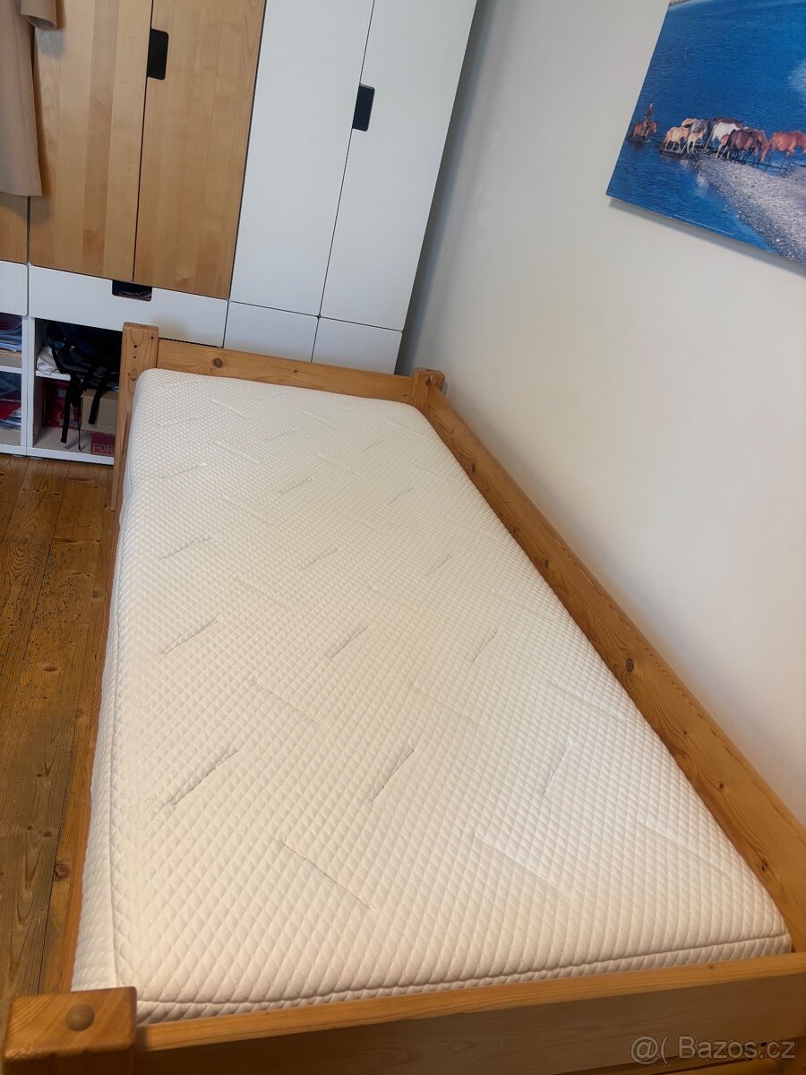 Dřevěná postel - 4