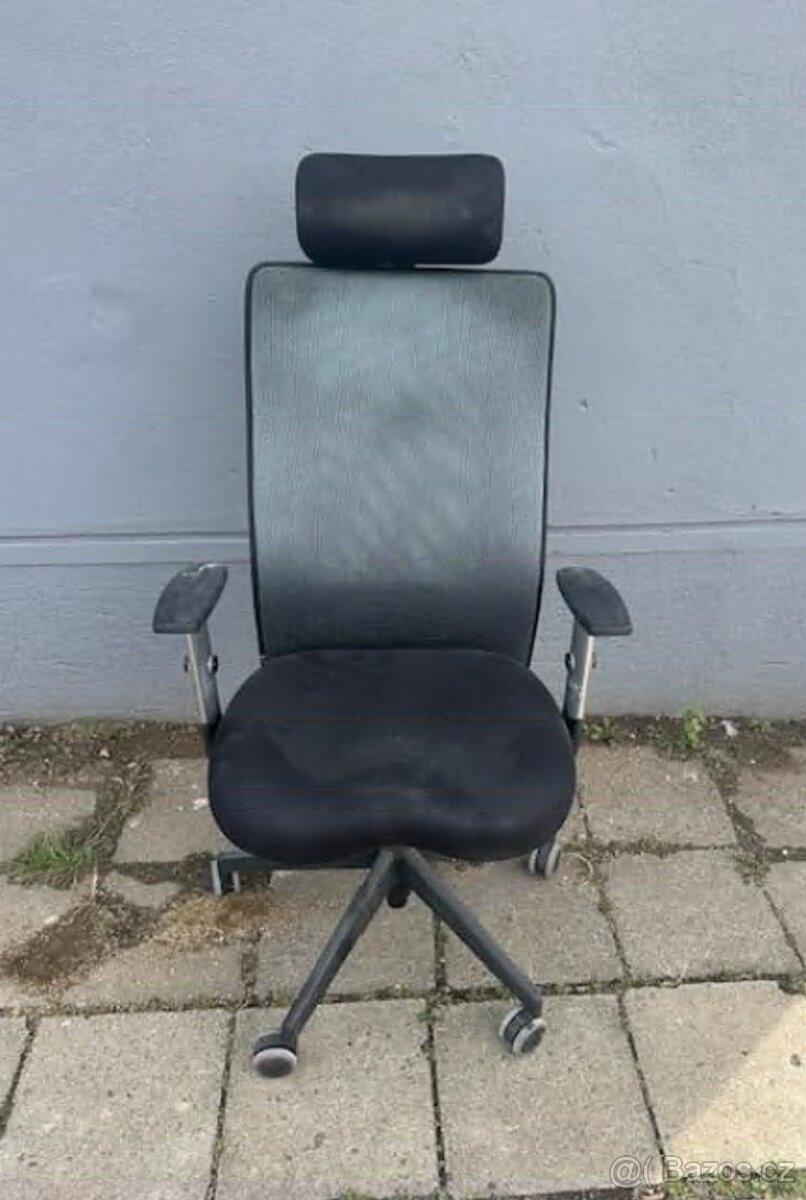 Kancelářský nábytek - 4