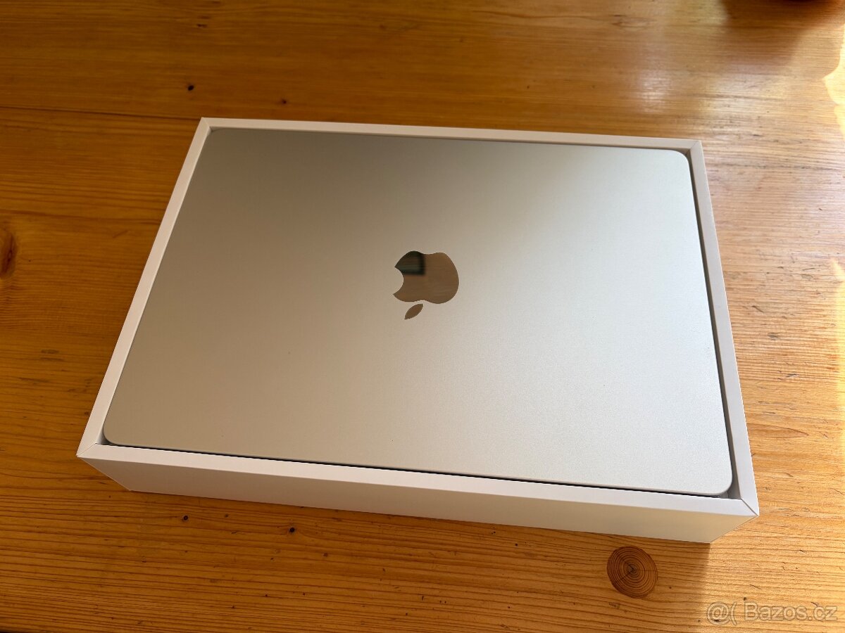 MacBook Air 13" M2 8GB RAM, 256GB SSD - 4
