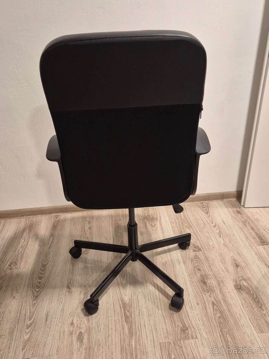 Psací stůl s kolečkovou židlí - 4