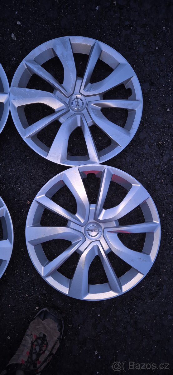 Poklice Opel r16 - 4