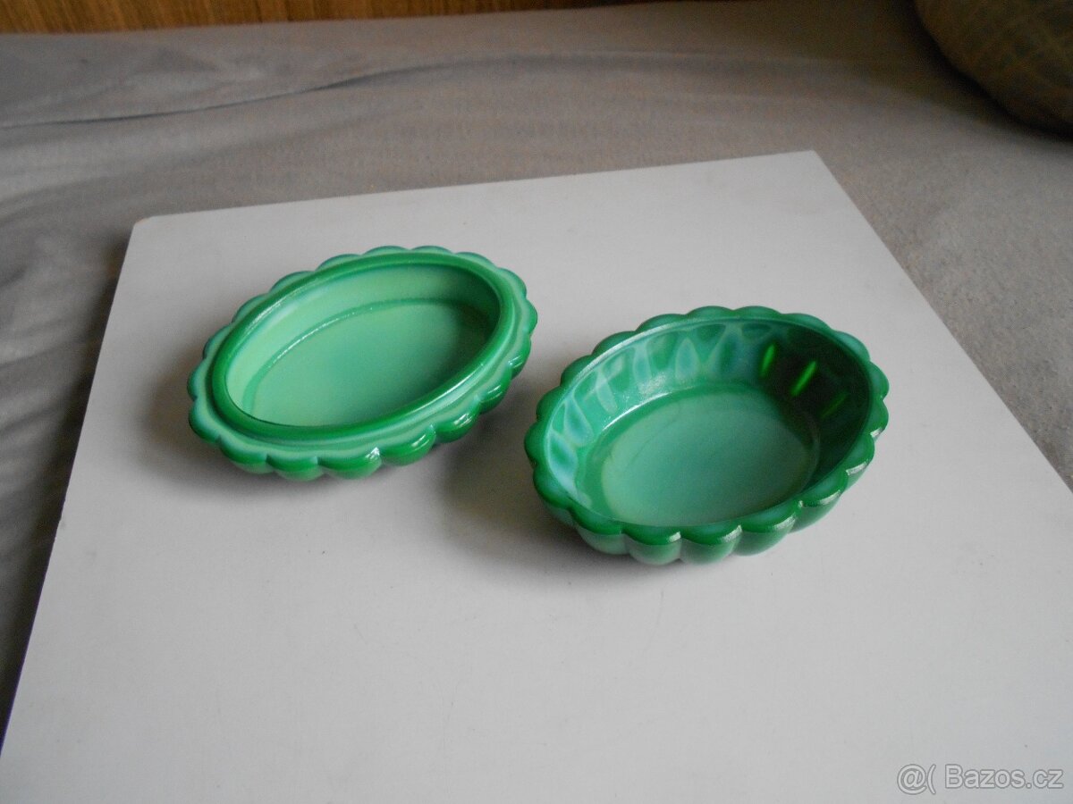 Stará dóza. Sklo JADE. - 4