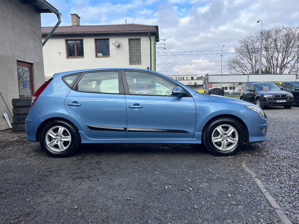 HYUNDAI i30 1,6 i 925 Kw TRIKOLORA - 4