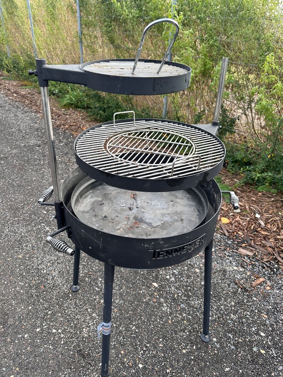 Gril Tenneker na dřěvěné uhlí - 4