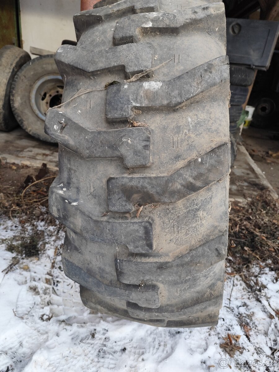 Traktorbagr JCB - pneu s diskem - 4