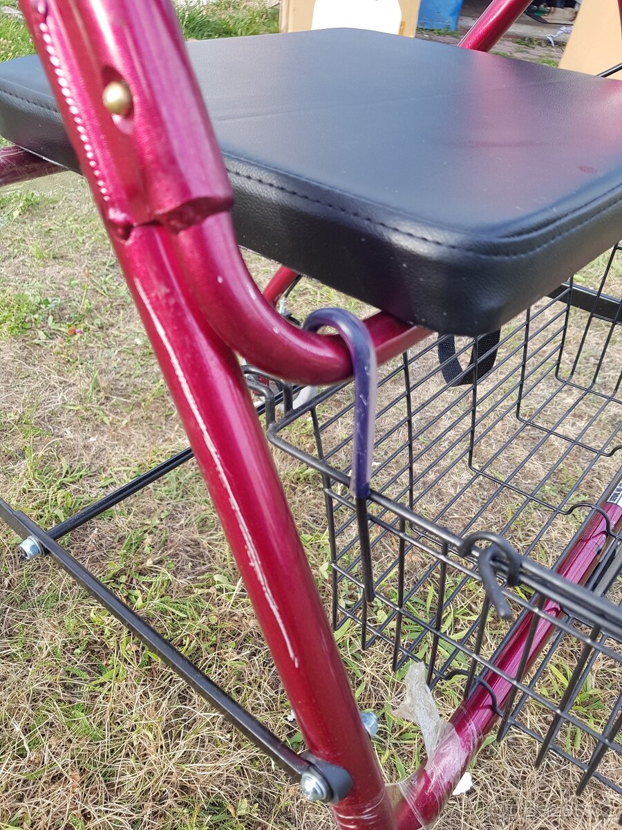 Chodítko čtyřkolové - 4