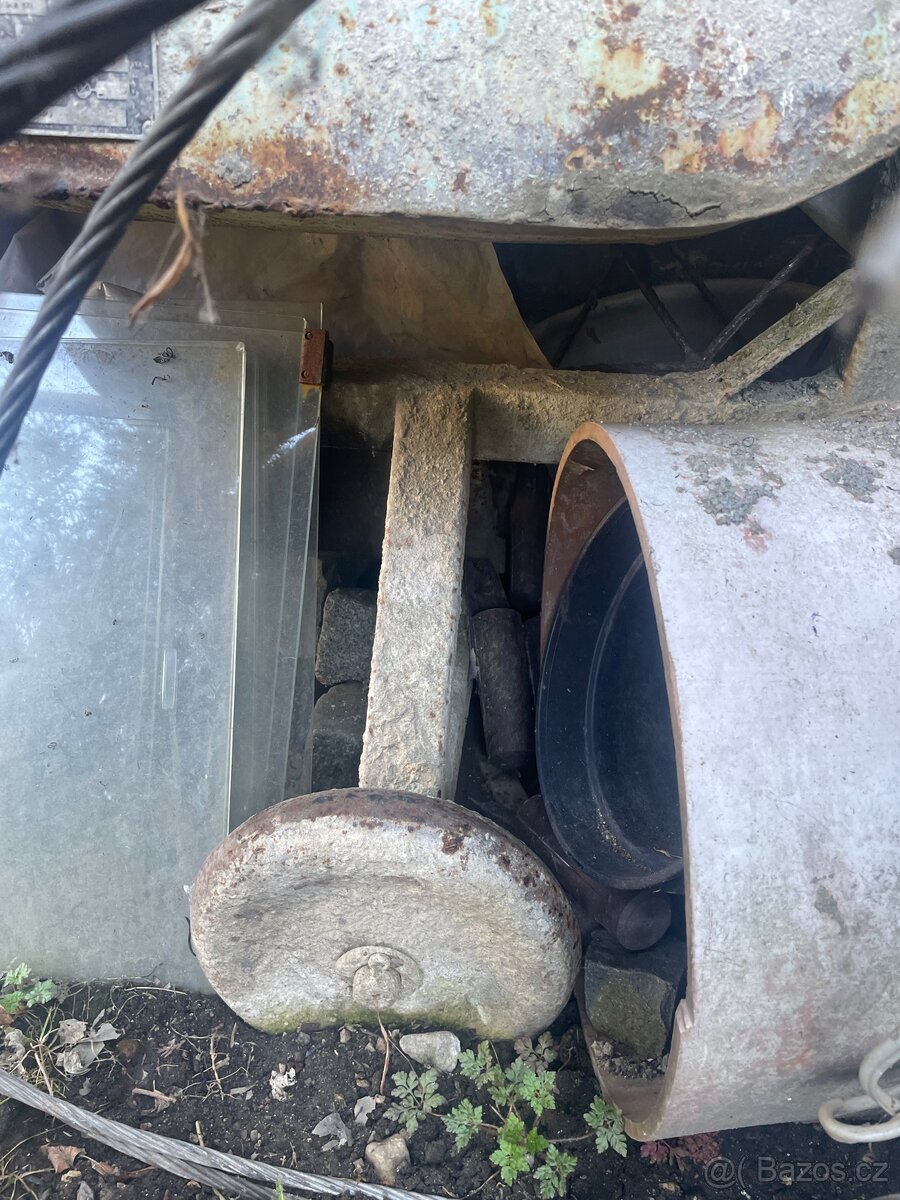 Funkční stavební míchačka 125 litrů - 4