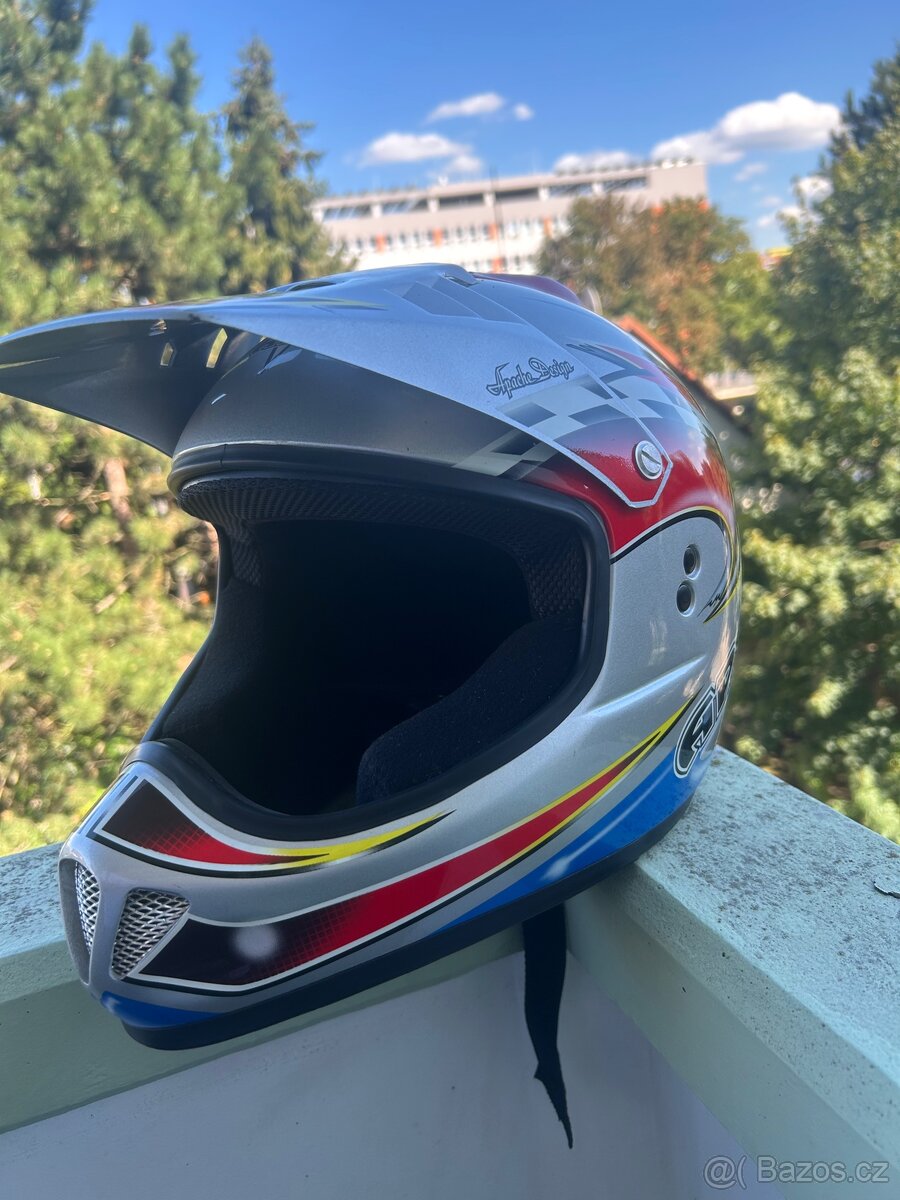 helma na motocross