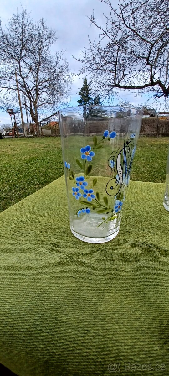 Dvě skleničky s poměnkami a monogramem - 4