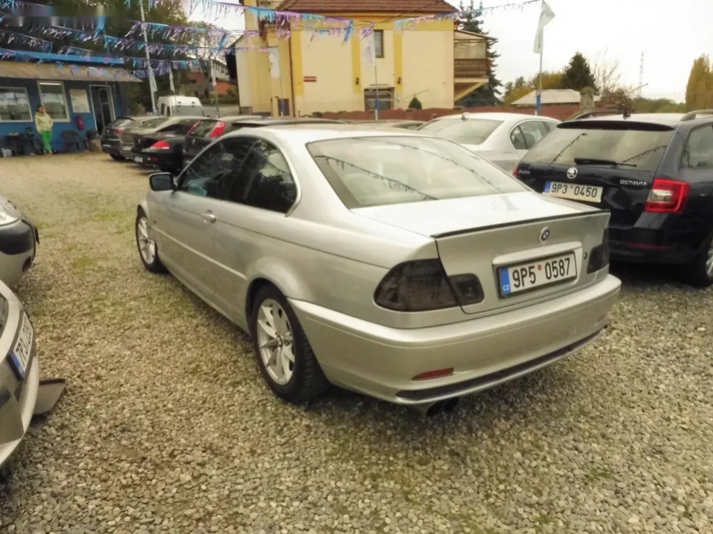 BMW Řada 3, 323 CI - 4