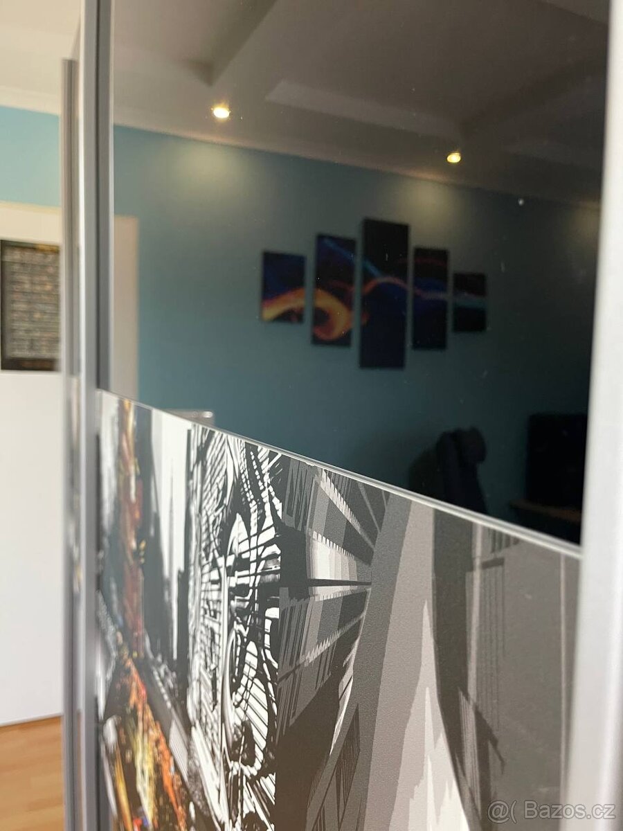 Velká šatní skříň s posuvnými dveřmi - 4