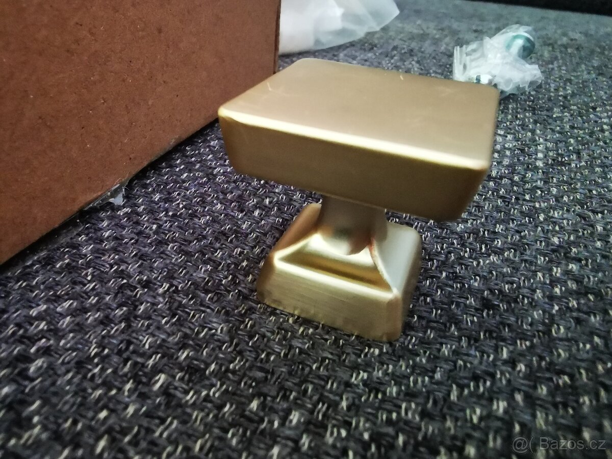 Zlaté nábytkové úchyty - 4