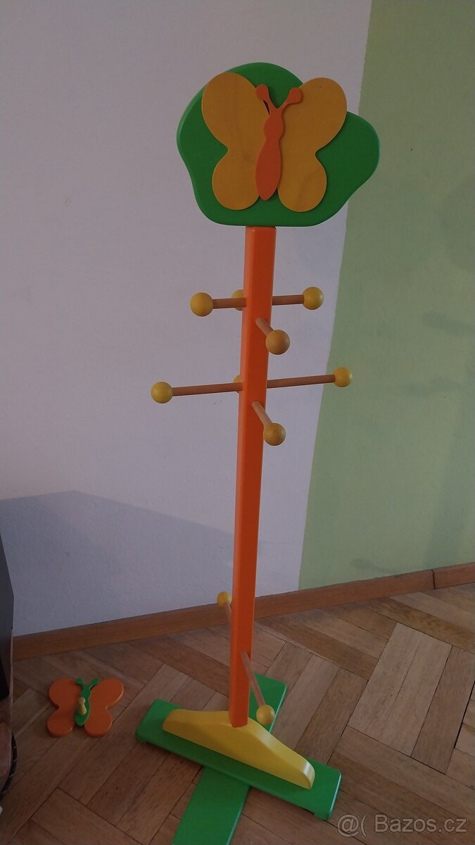 Dřevěný věšák do dětského pokoje - 4