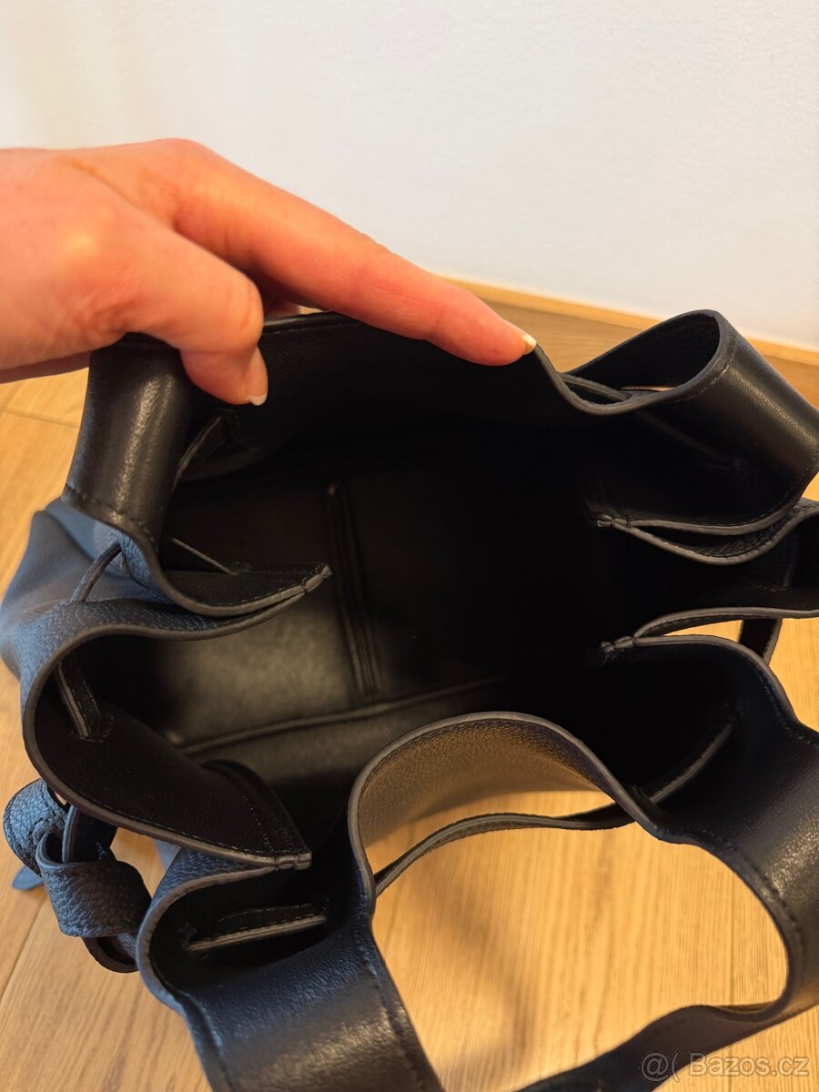 Módní černá kabelka - 4