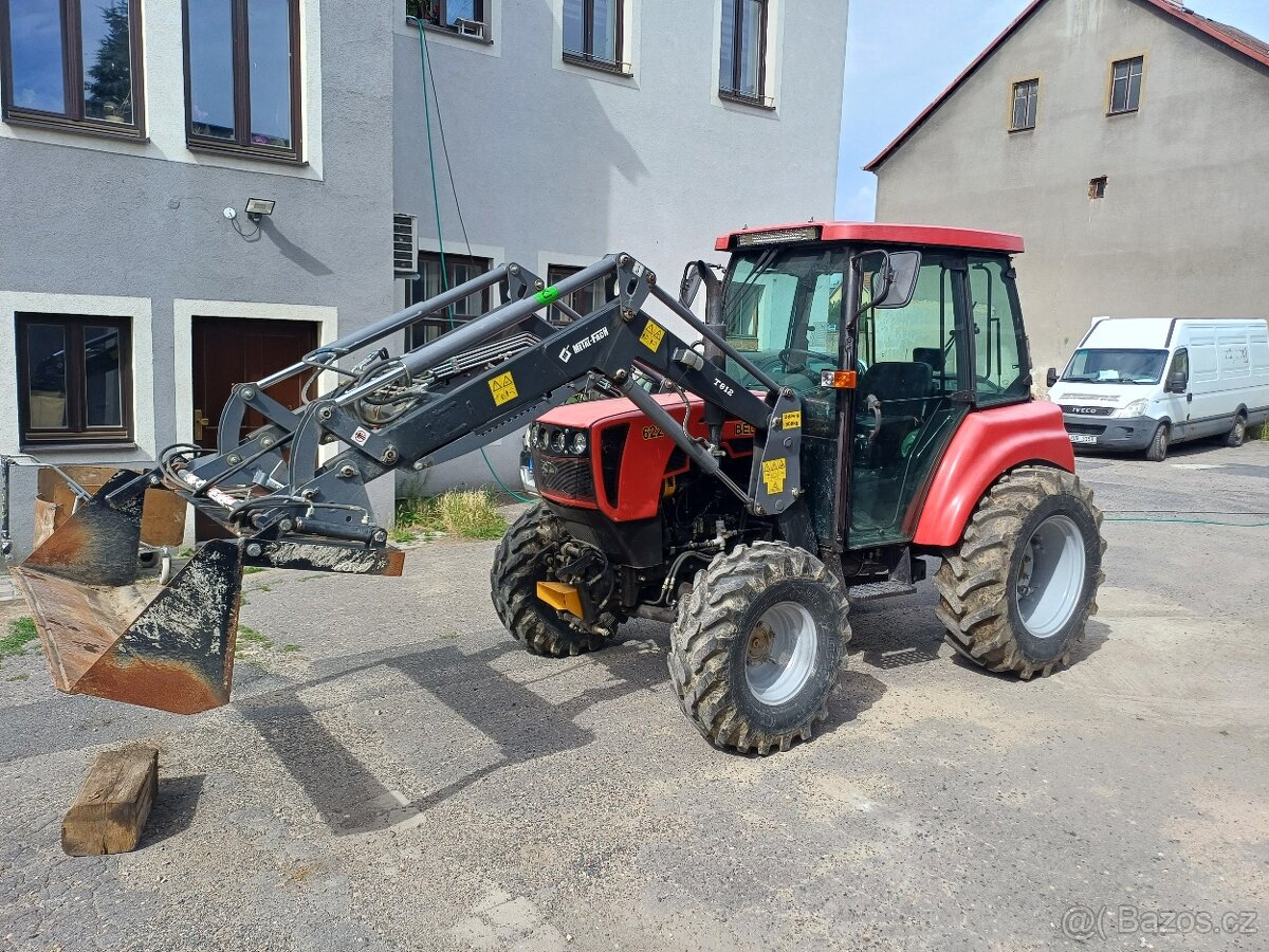 Traktor s čelním nakladačem - 4