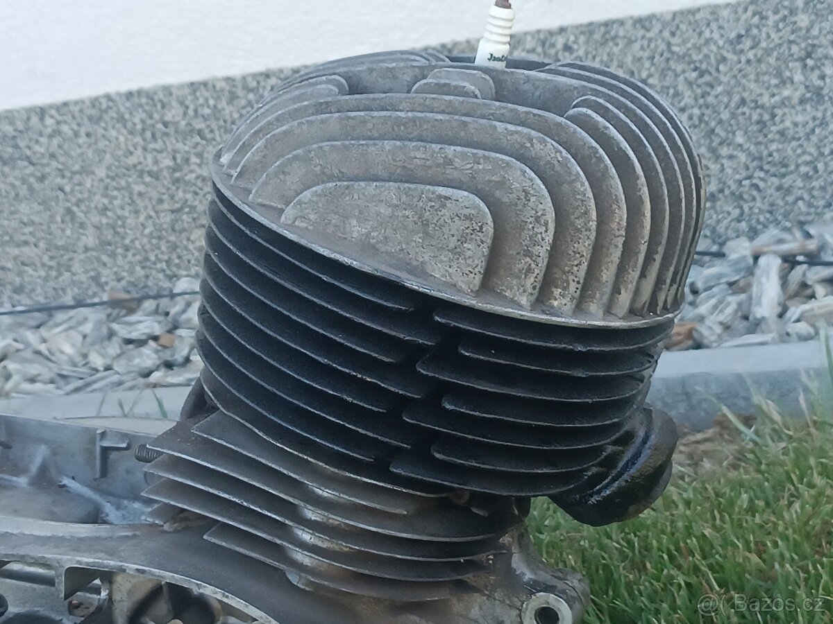 Motor ČZ 250/455 - 4