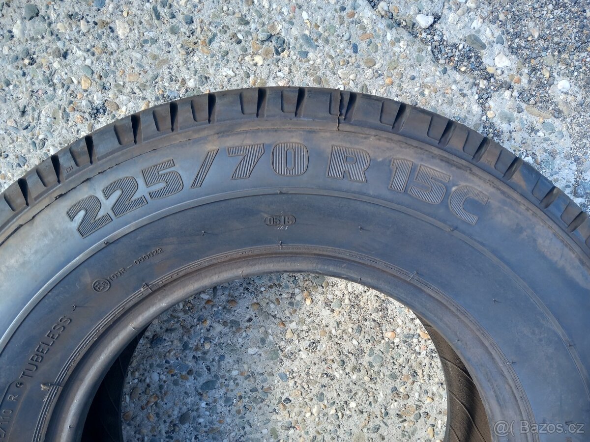 Pneu 225/70R15C - 4
