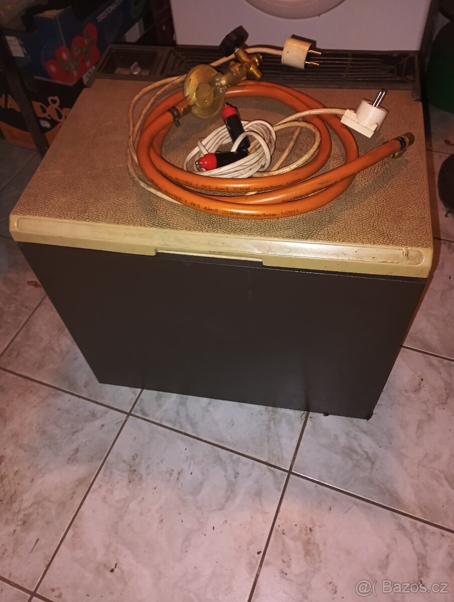 lednička-trojkombinace 12v,220v,pb.plyn - 4