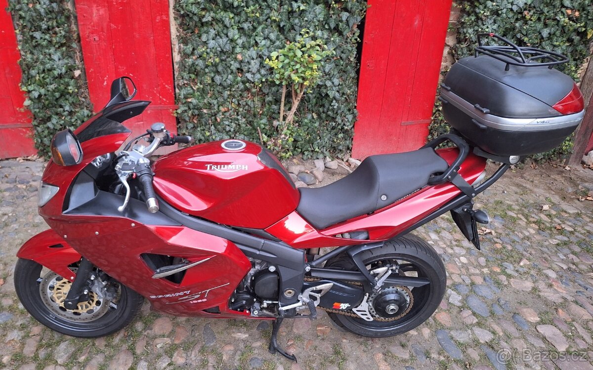 Triumph Sprint ST 1050 - 4