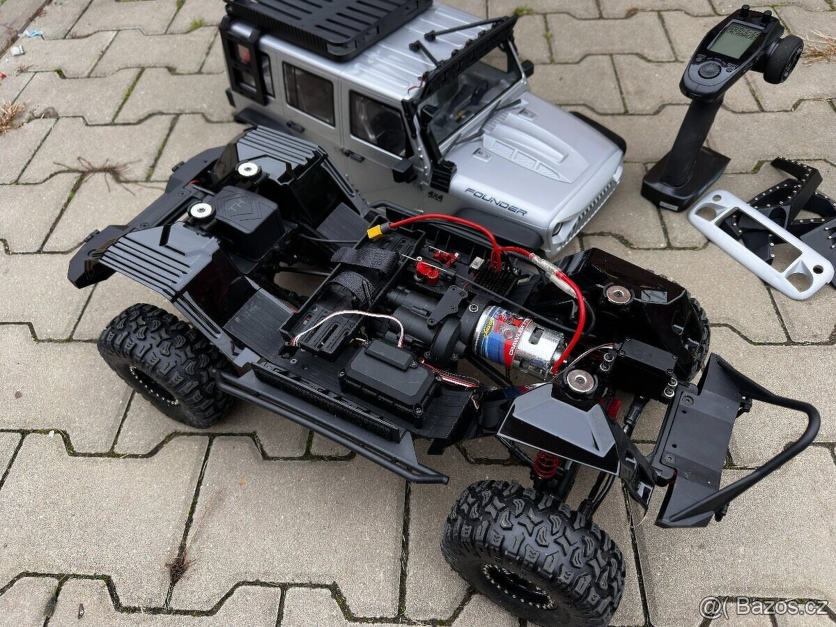 RC Jeep Founder 1/8 expedice - 4