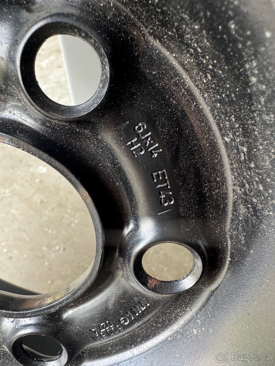 Prodám nepoužitou rezervu Fabia 1 185/60 R14 - 4