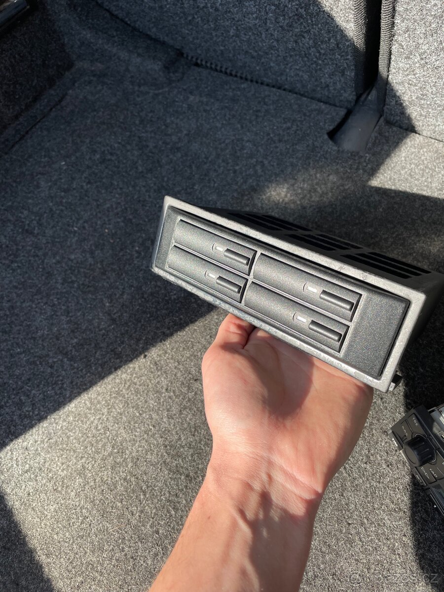 Radio a držák kazet do golf mk4 - 4