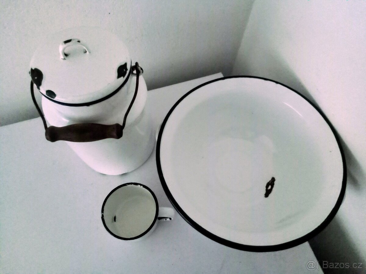 Bílé, staré, smaltované nádobí - 4