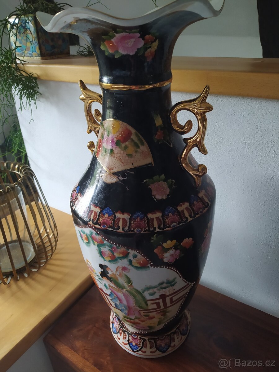 DVĚ VELKÉ KRÁSNÉ VÁZY - 4