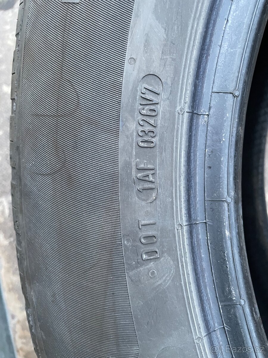 Prodám 2 letní pneumatiky 235/55r18 Continental - 4