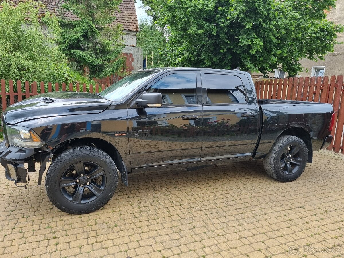 Dodge ram 1500 2015 5.7 4x4 sport