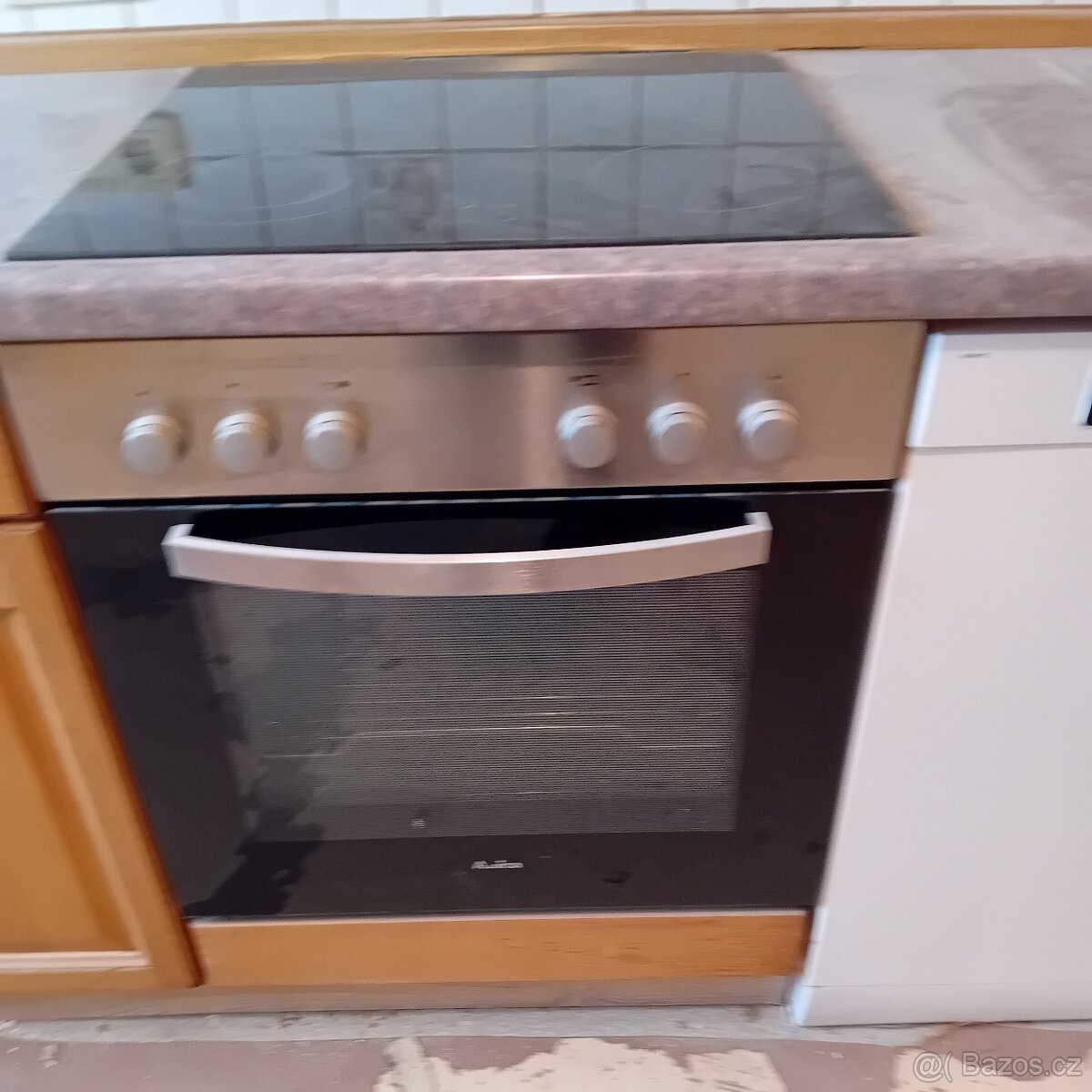 Kuchyňská linka se spotřebiči - 4