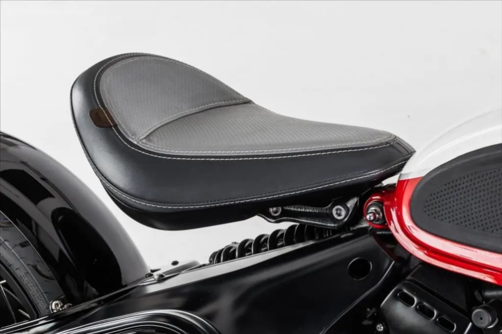 Jawa, 3,3 350 CL Bobber - 4